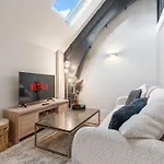 Cosy Mezzanine Centre 리즈