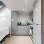 Cosy Mezzanine Centre