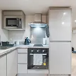 Cosy Mezzanine Centre Leeds (West Yorkshire)