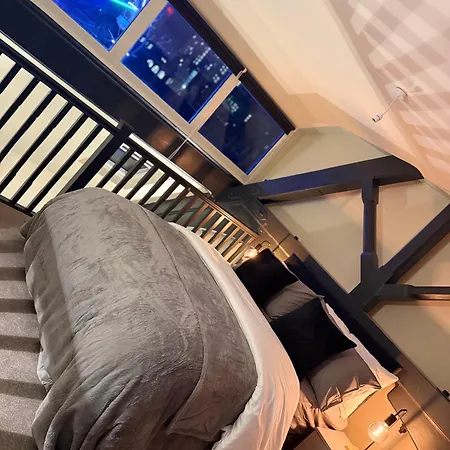 Cosy Mezzanine Leeds Centre *
