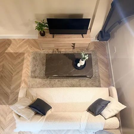 Cosy Mezzanine Leeds Centre