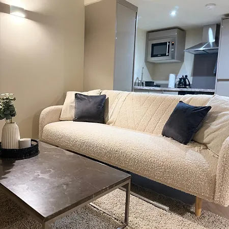 Cosy Mezzanine Centre