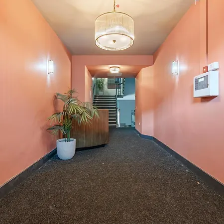 Cosy Mezzanine Centre 아파트 *