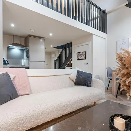 Cosy Mezzanine Centre Λιντς