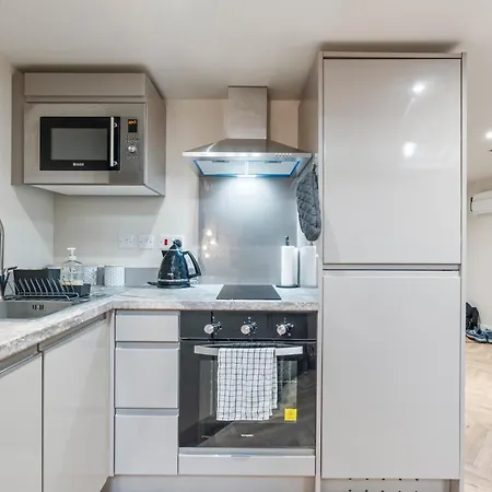 Cosy Mezzanine Centre Leeds (West Yorkshire)