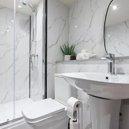 Cosy Mezzanine Centre Leeds (West Yorkshire)