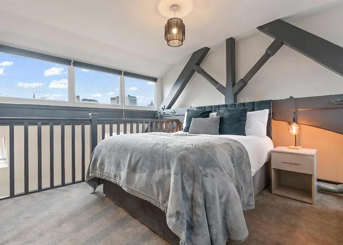 Cosy Mezzanine Centre Apartment Leeds (West Yorkshire)
