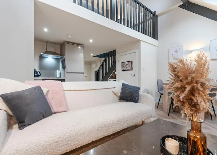 Cosy Mezzanine Centre Leeds (West Yorkshire)