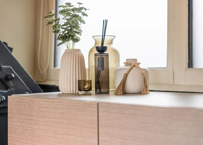 Cosy Mezzanine Centre