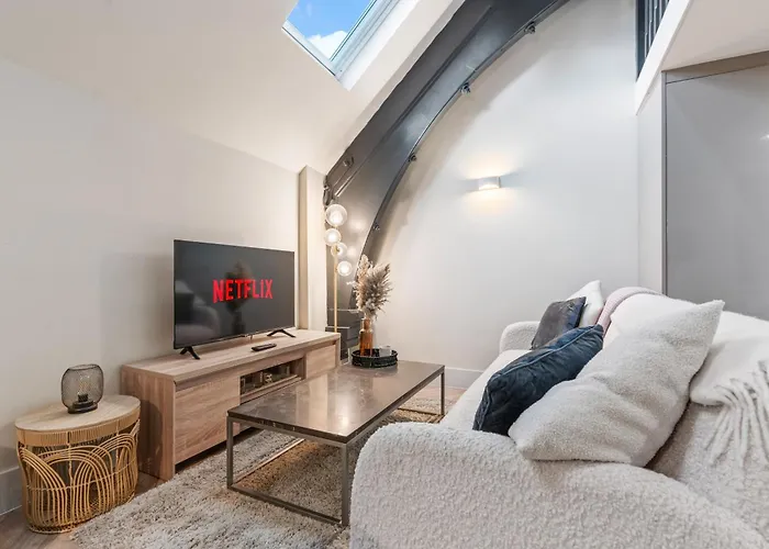 Cosy Mezzanine Centre Leeds (West Yorkshire)