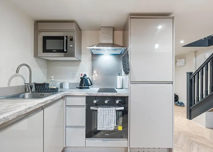 Cosy Mezzanine Centre Leeds (West Yorkshire)