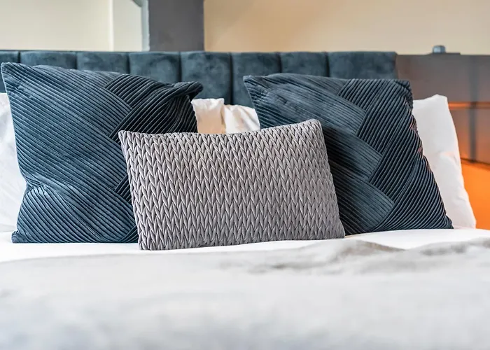 Cosy Mezzanine Centre