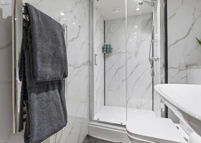 Cosy Mezzanine Centre Apartment