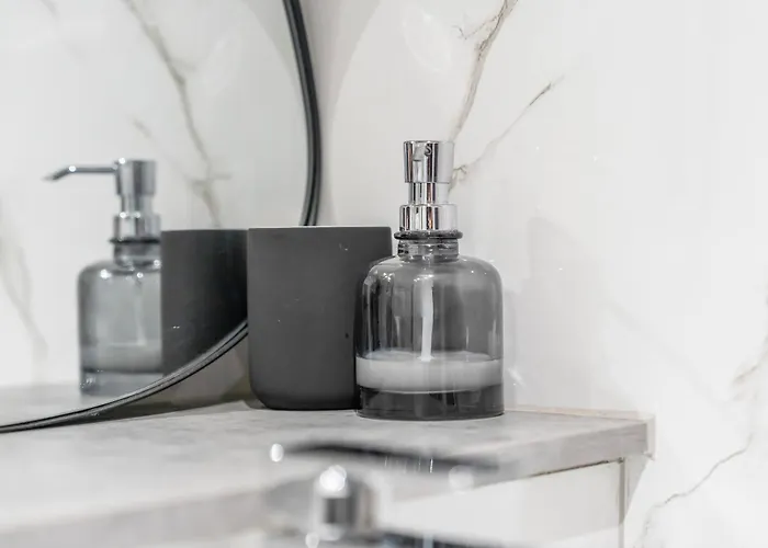 Cosy Mezzanine Centre *