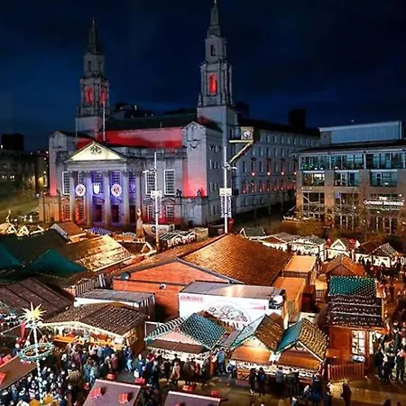 Cosy Mezzanine Centre Leeds (West Yorkshire)