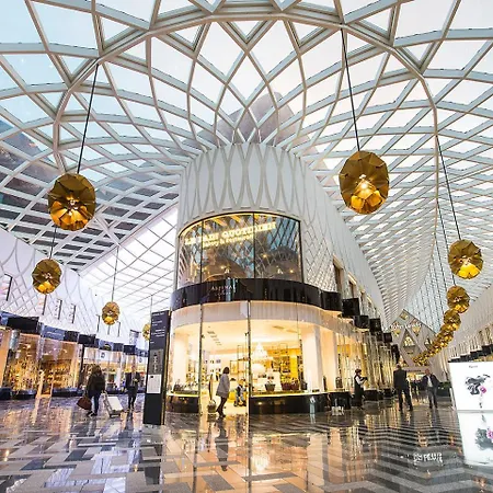 Cosy Mezzanine Centre